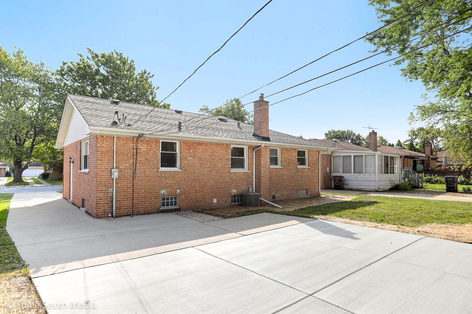 16348 Dobson Avenue, South Holland, IL 60473