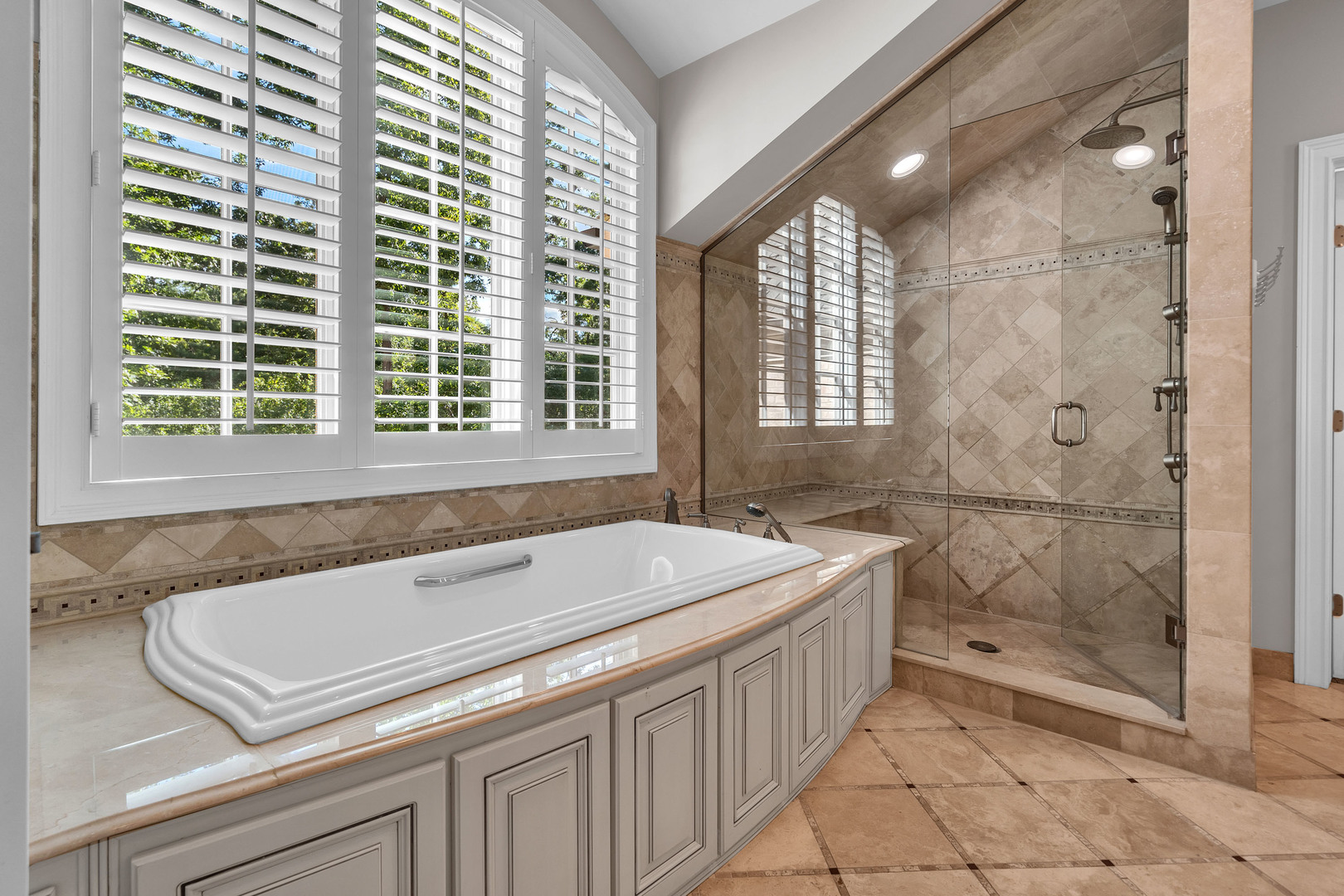 1401 W Everett Road, Lake Forest, IL 60045