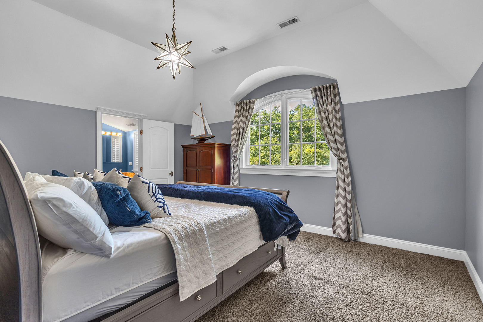 1401 W Everett Road, Lake Forest, IL 60045