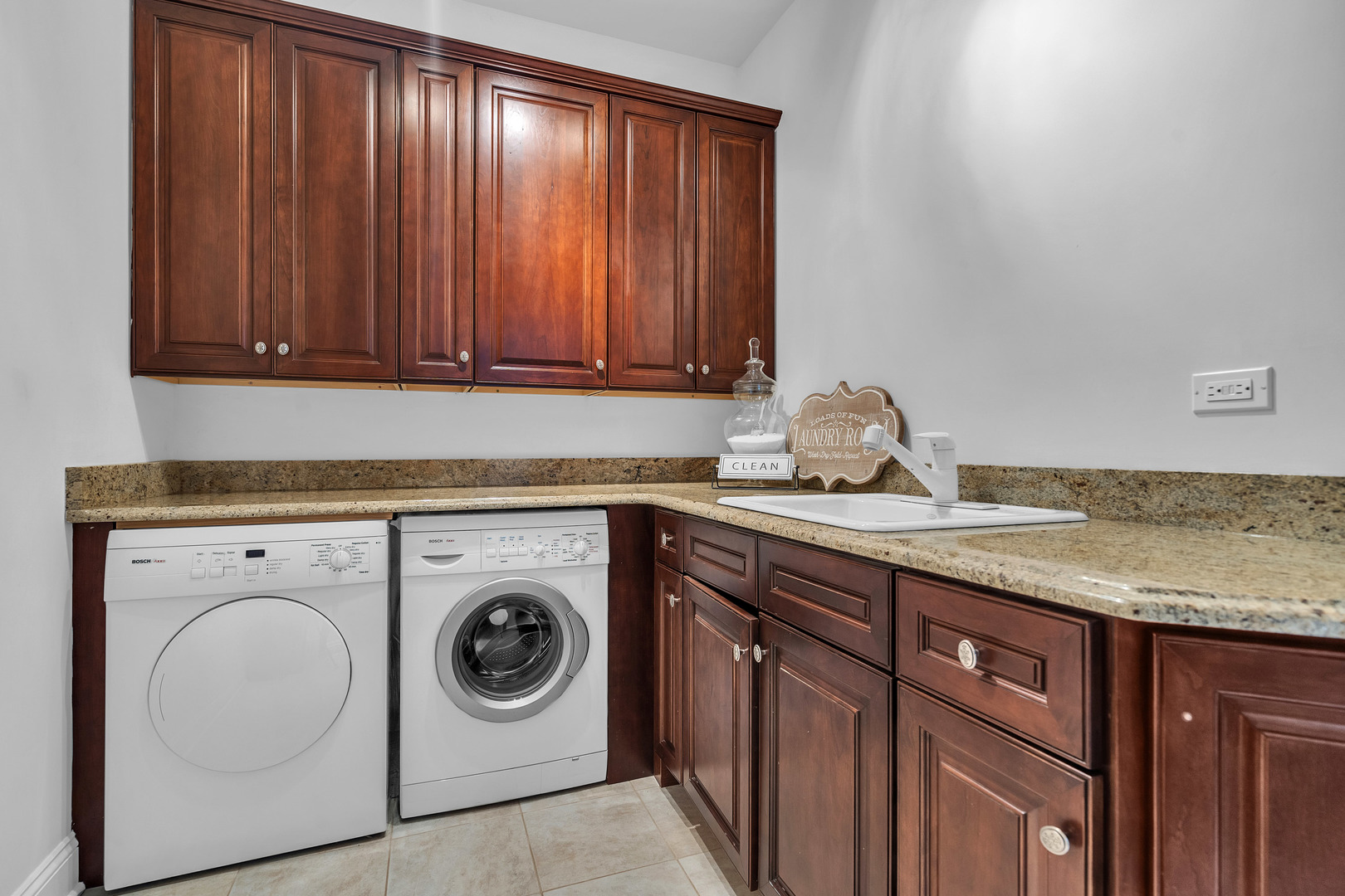 1401 W Everett Road, Lake Forest, IL 60045