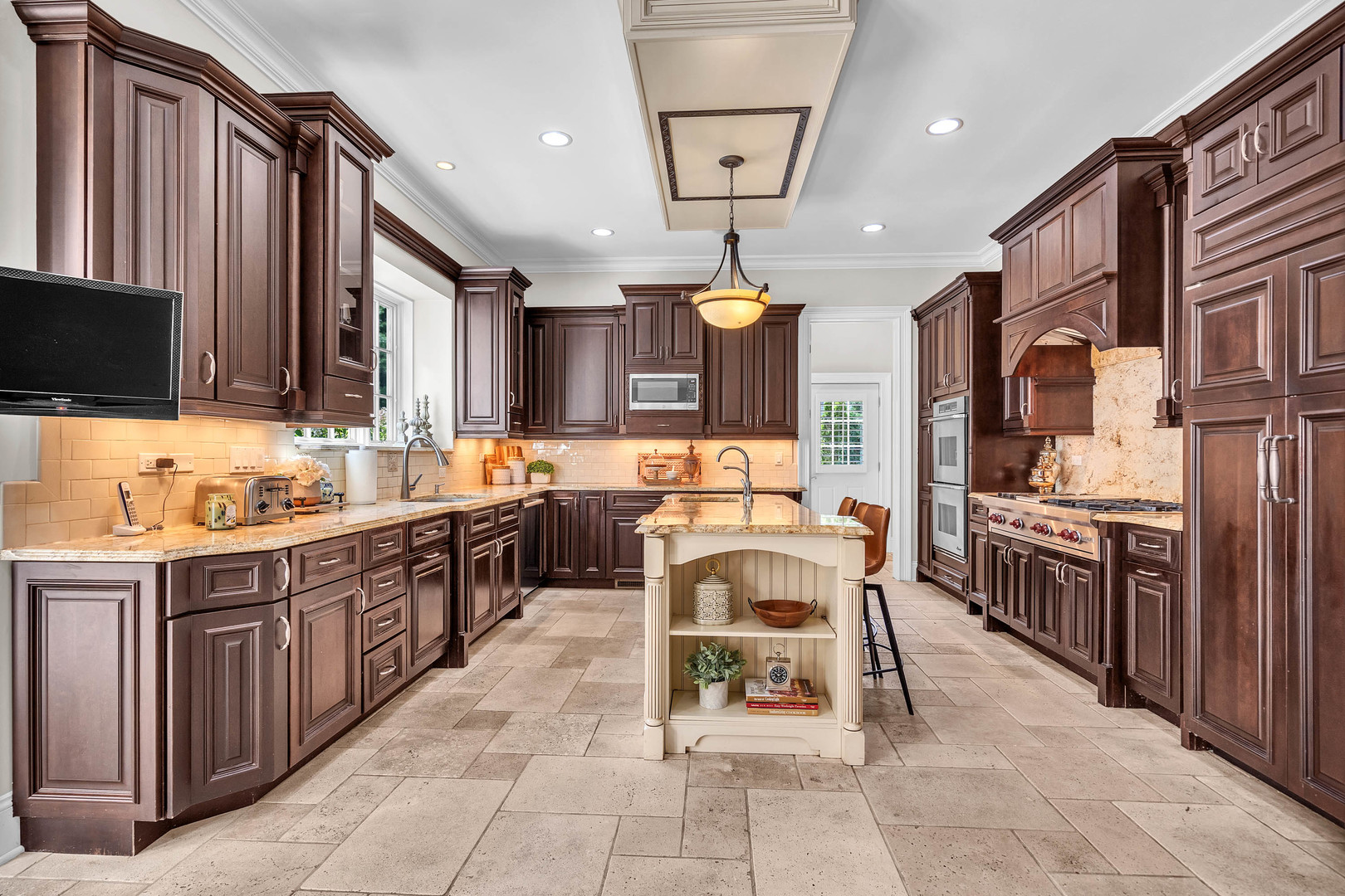 1401 W Everett Road, Lake Forest, IL 60045