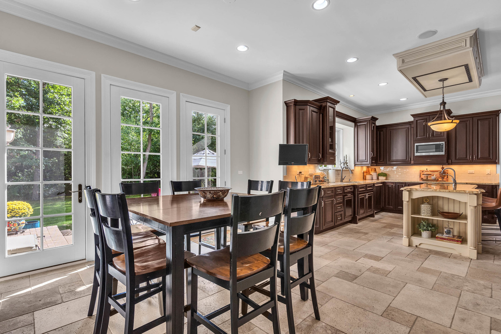 1401 W Everett Road, Lake Forest, IL 60045