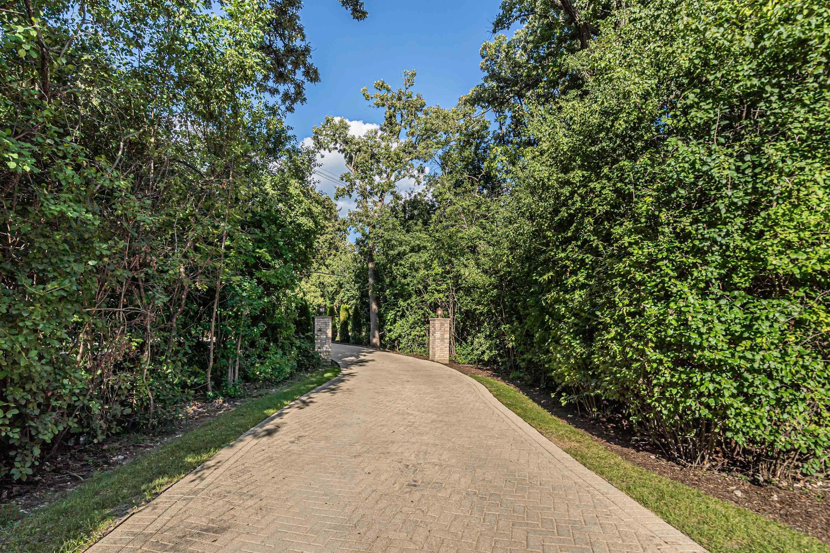 1401 W Everett Road, Lake Forest, IL 60045