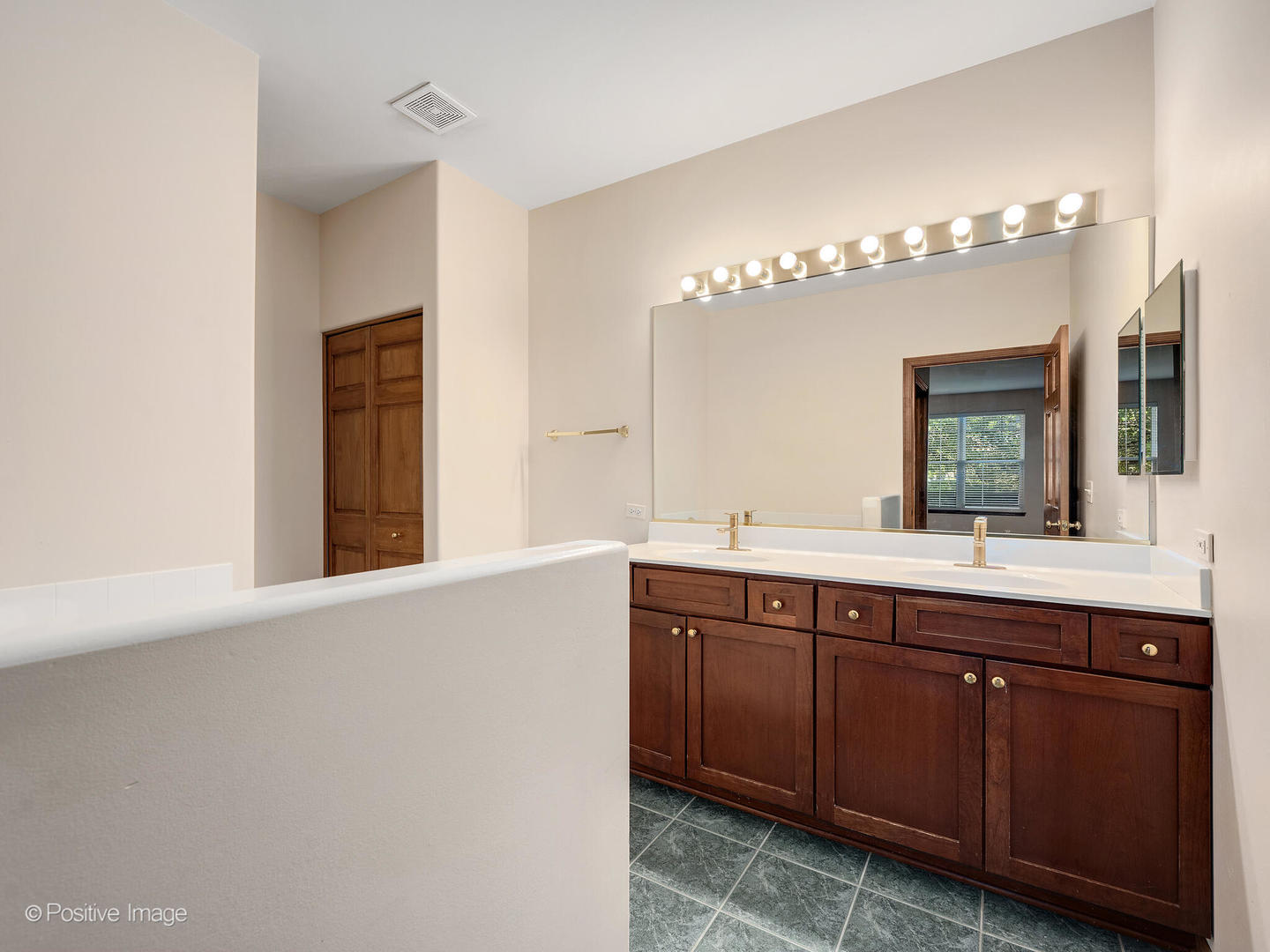 435 Commons Circle #Na, Clarendon Hills, IL 60514