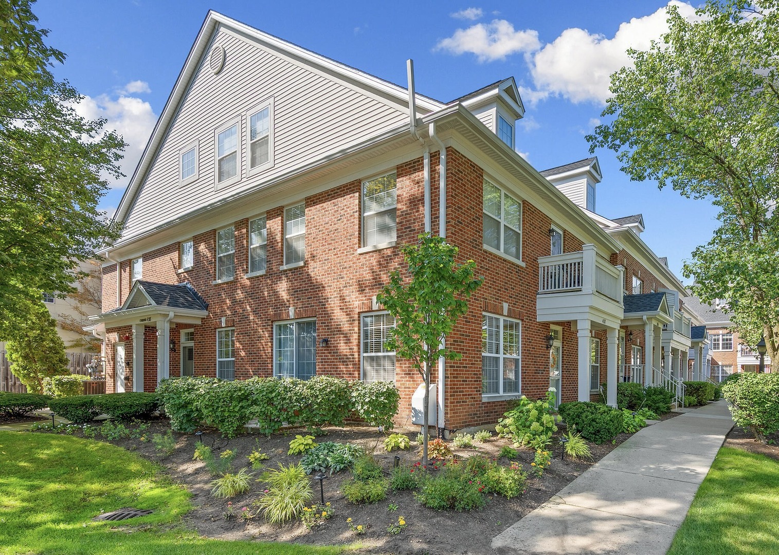 435 Commons Circle #Na, Clarendon Hills, IL 60514
