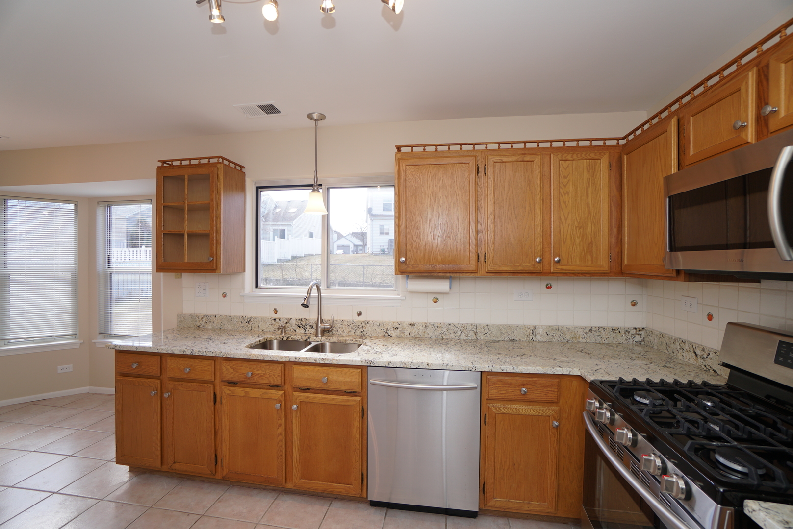 86 Bradford Lane, Mundelein, IL 60060