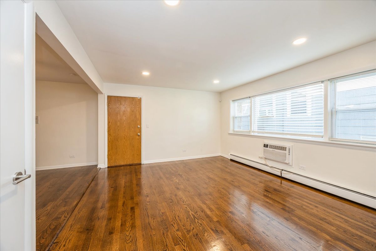 929 S Oak Park Avenue #1NE, Oak Park, IL 60304
