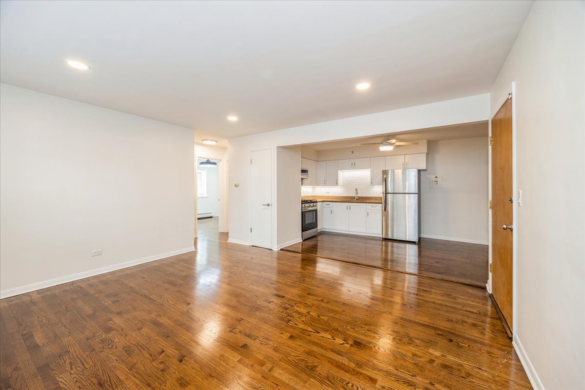 929 S Oak Park Avenue #1NE, Oak Park, IL 60304