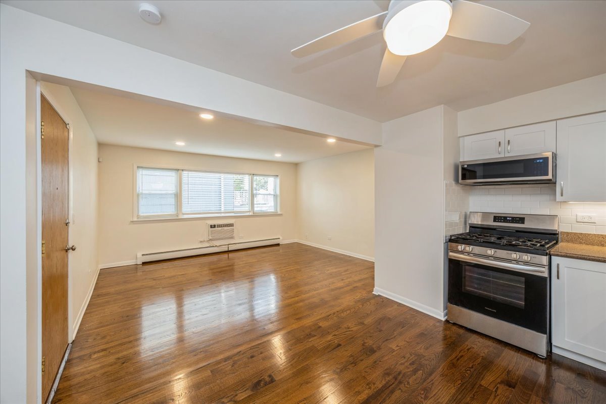 929 S Oak Park Avenue #1NE, Oak Park, IL 60304