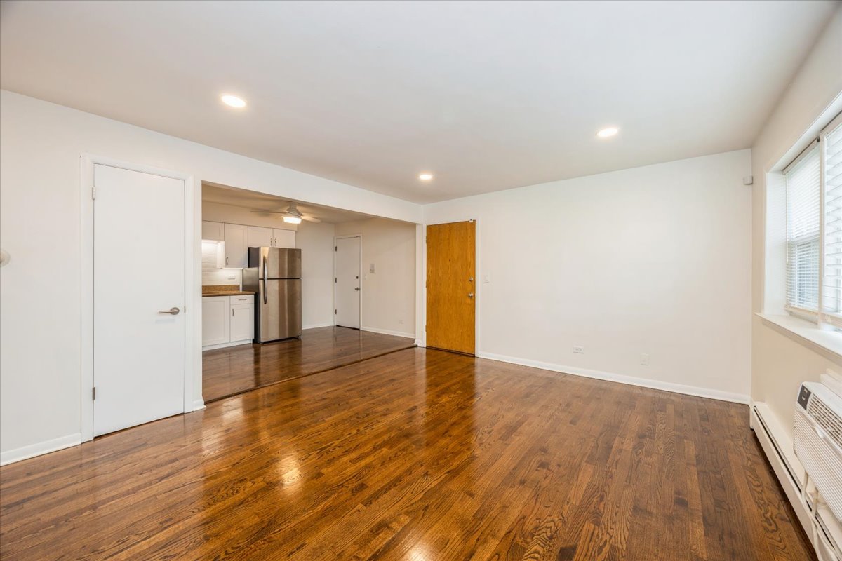 929 S Oak Park Avenue #1NE, Oak Park, IL 60304