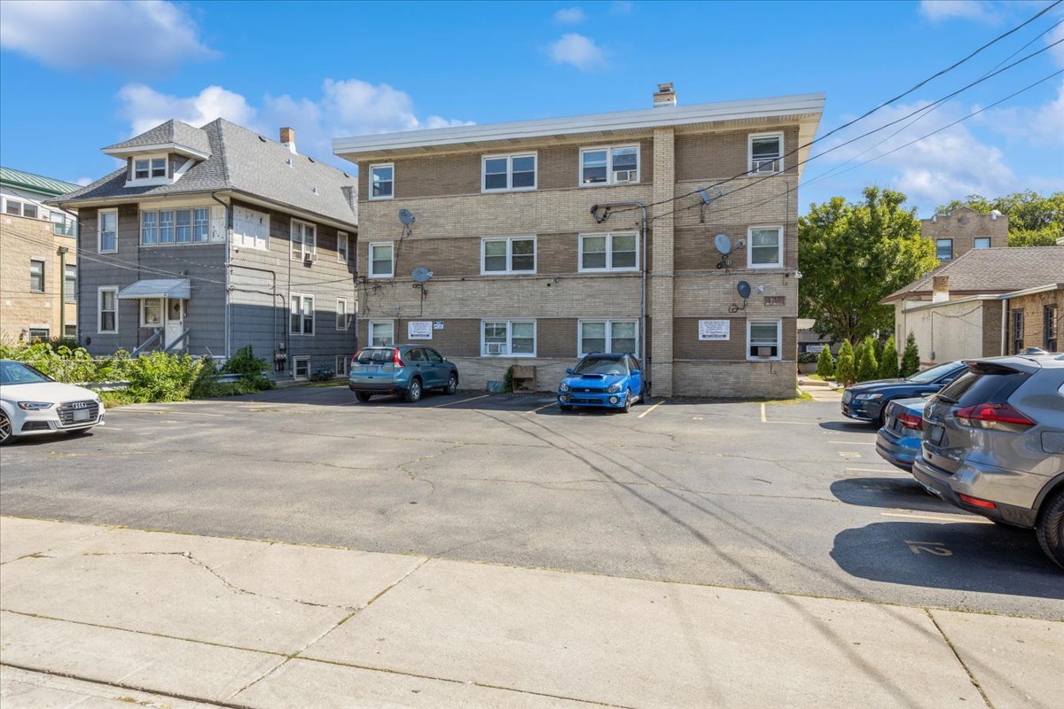929 S Oak Park Avenue #1NE, Oak Park, IL 60304