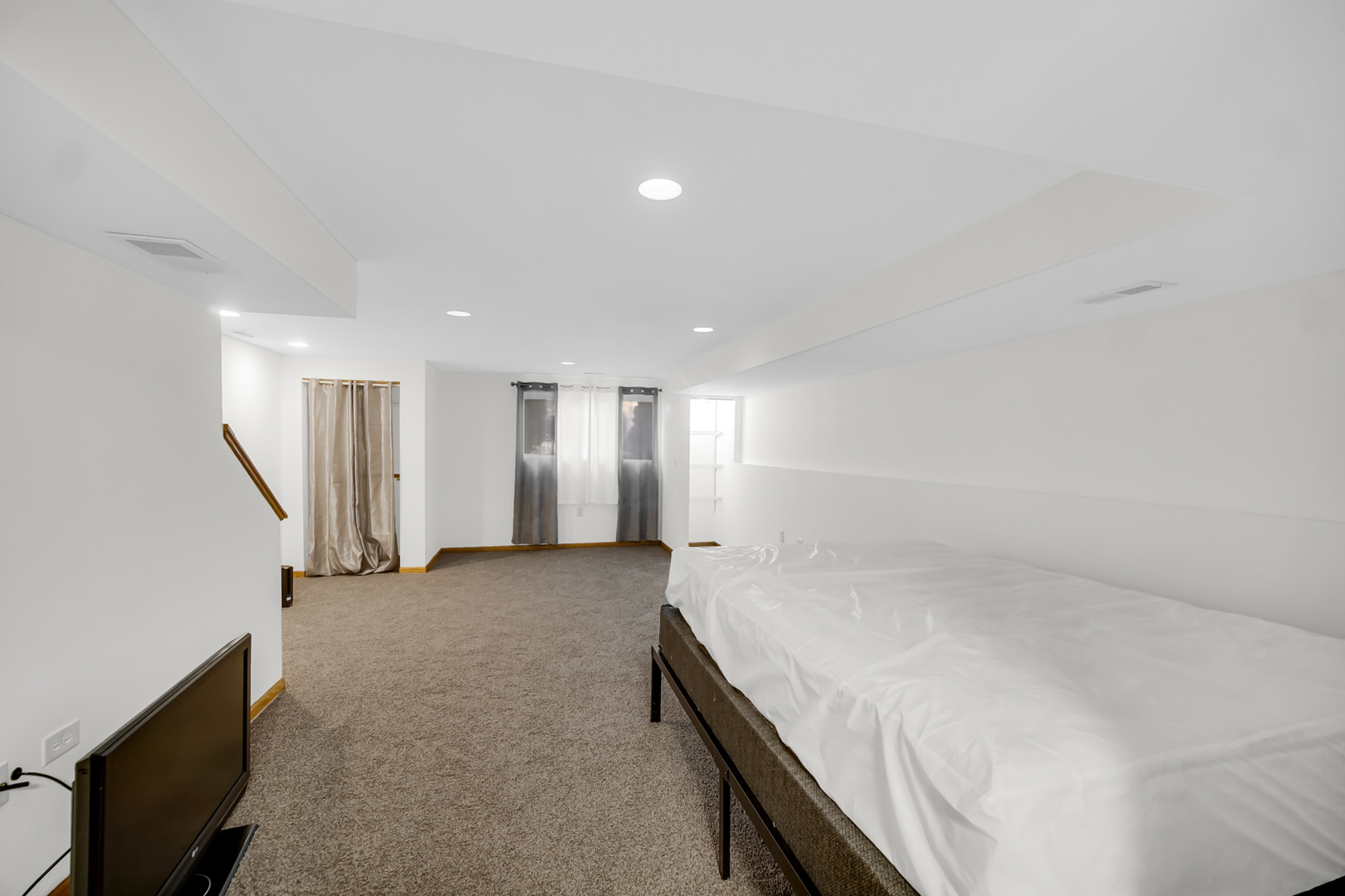 7015 S Indiana Avenue, Chicago, IL 60637
