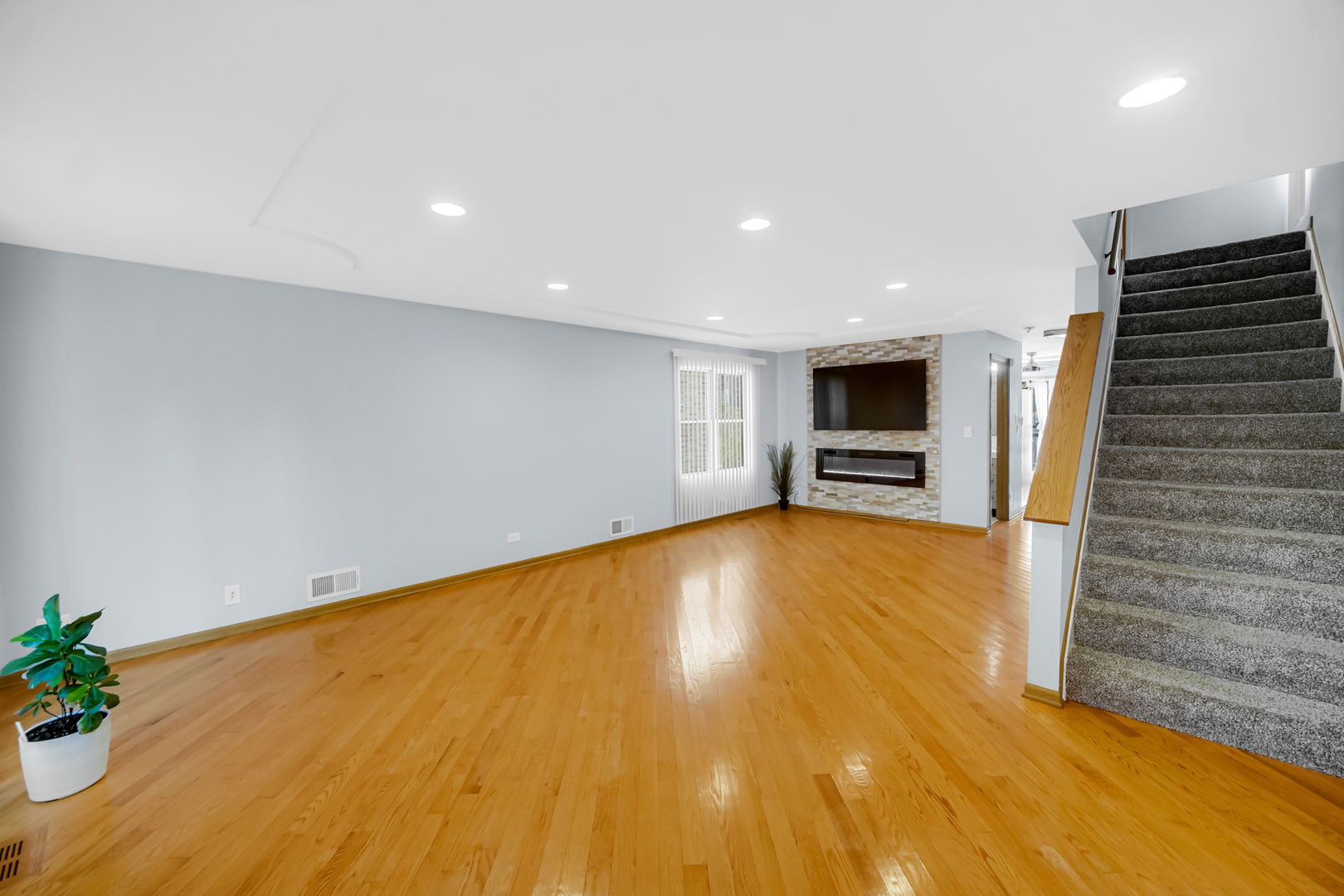 7015 S Indiana Avenue, Chicago, IL 60637