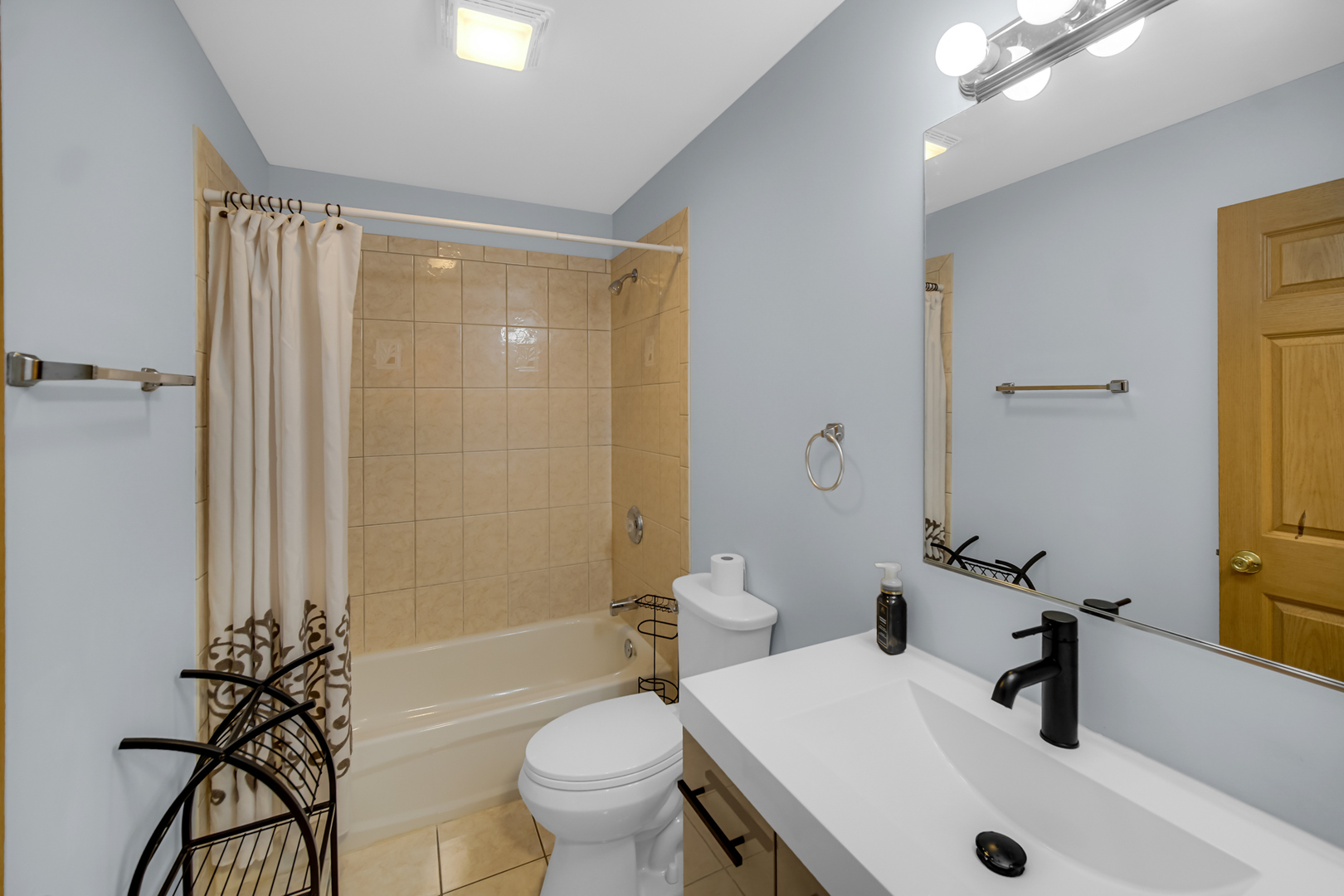 7015 S Indiana Avenue, Chicago, IL 60637