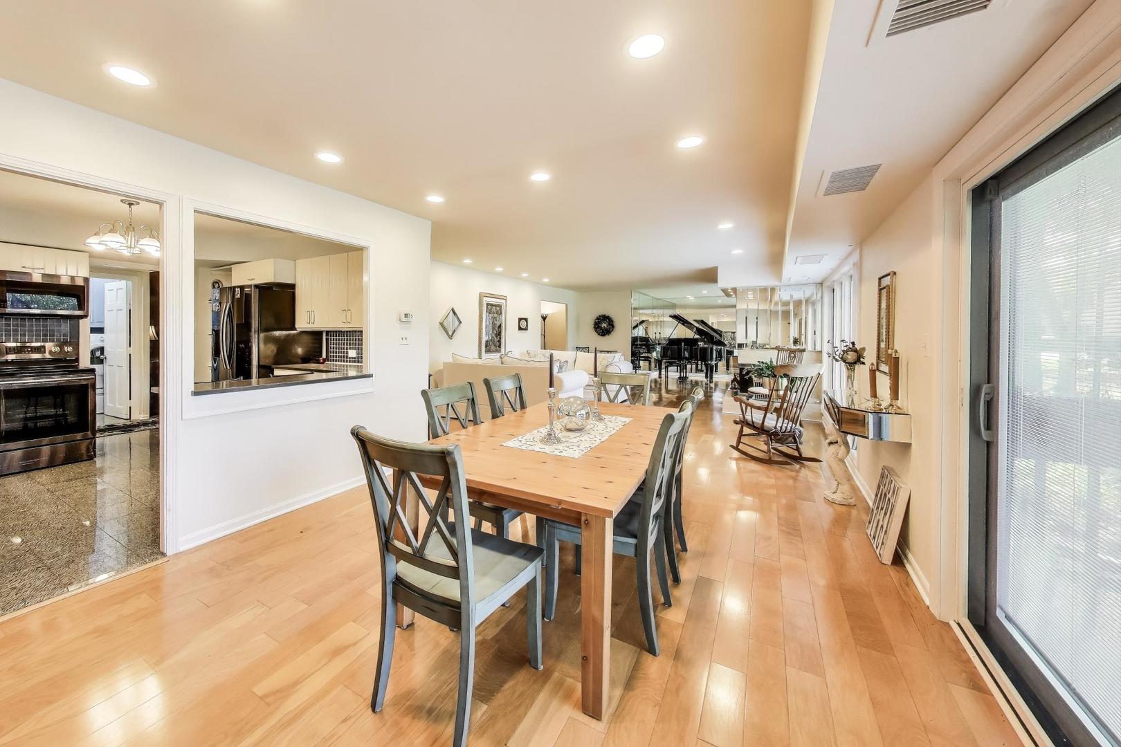 3955 Mission Hills Road #D, Northbrook, IL 60062