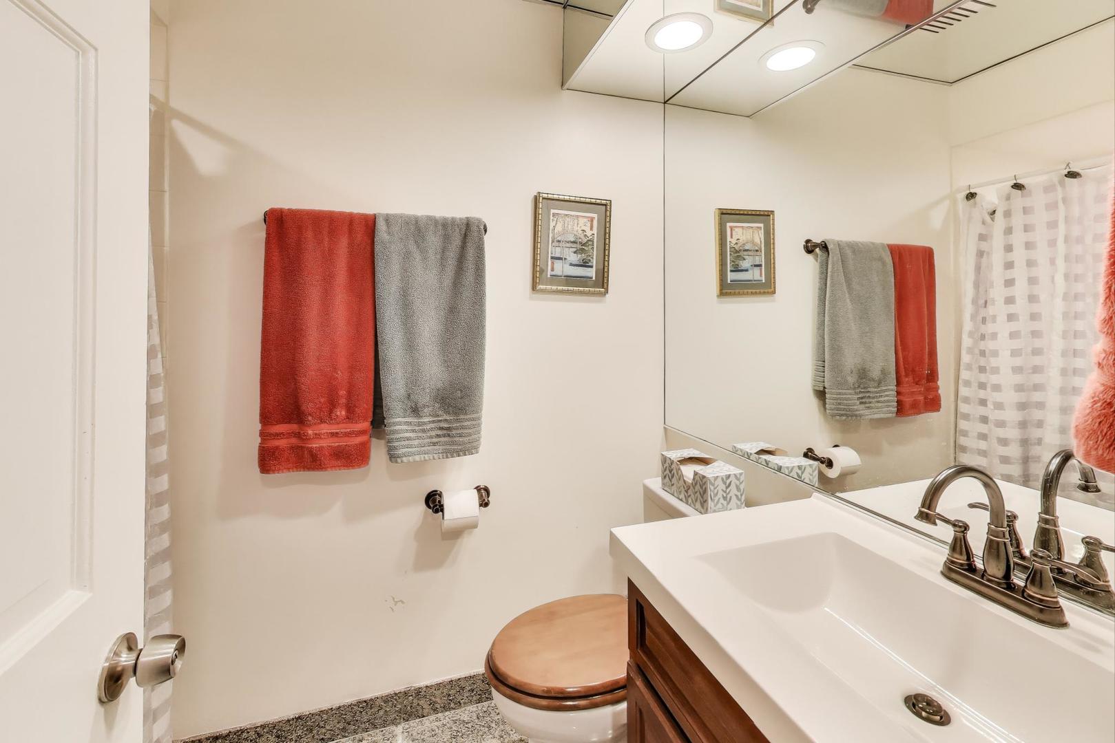 3955 Mission Hills Road #D, Northbrook, IL 60062