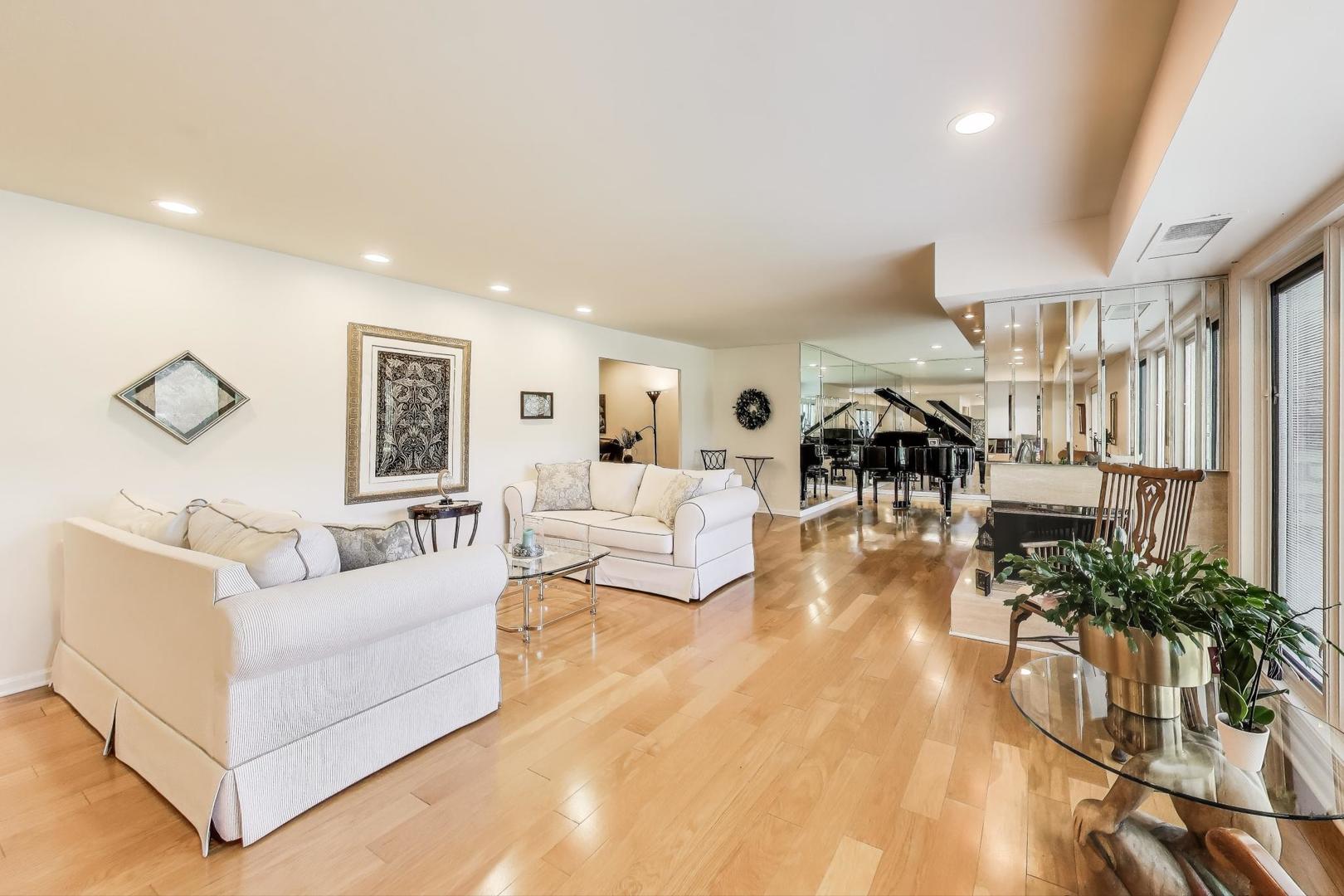 3955 Mission Hills Road #D, Northbrook, IL 60062