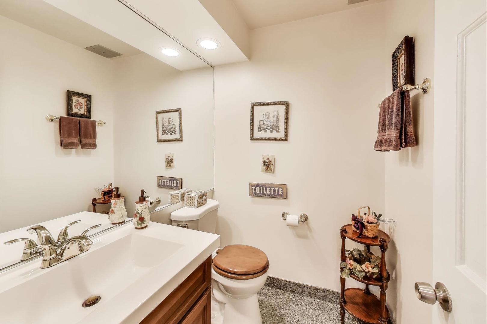 3955 Mission Hills Road #D, Northbrook, IL 60062