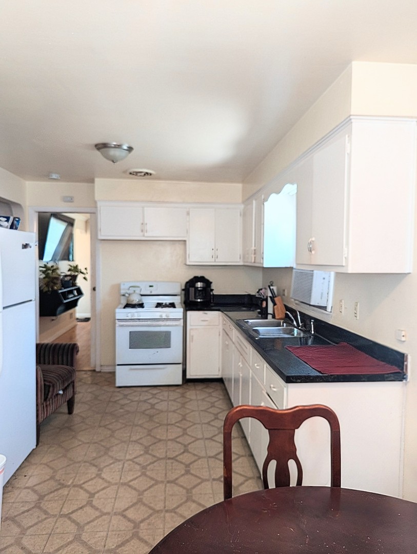 549 E 103rd Place, Chicago, IL 60628