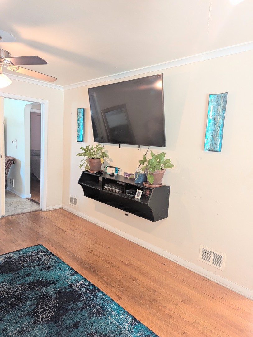 549 E 103rd Place, Chicago, IL 60628