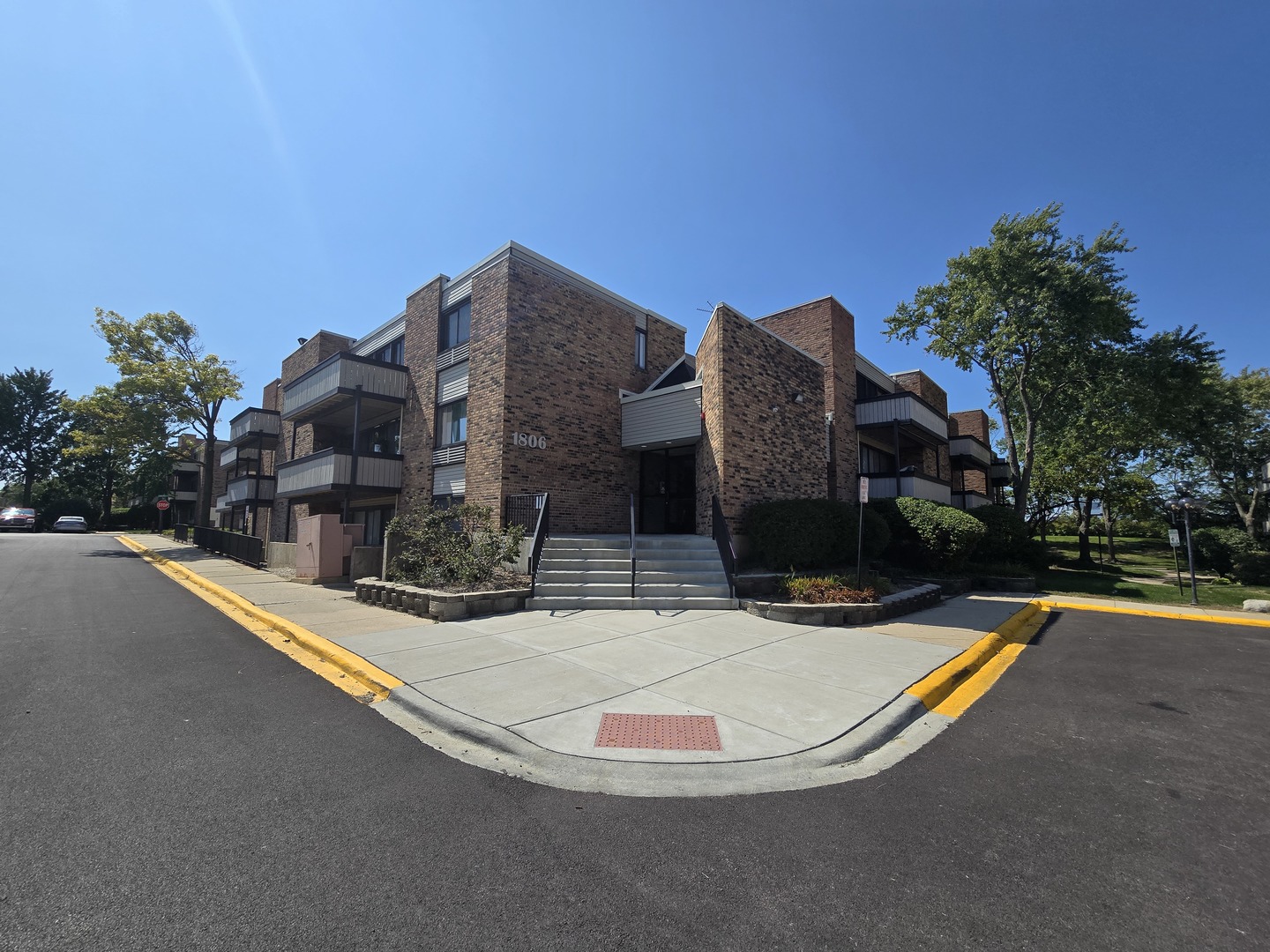 1806 Hemlock Place #106, Schaumburg, IL 60173