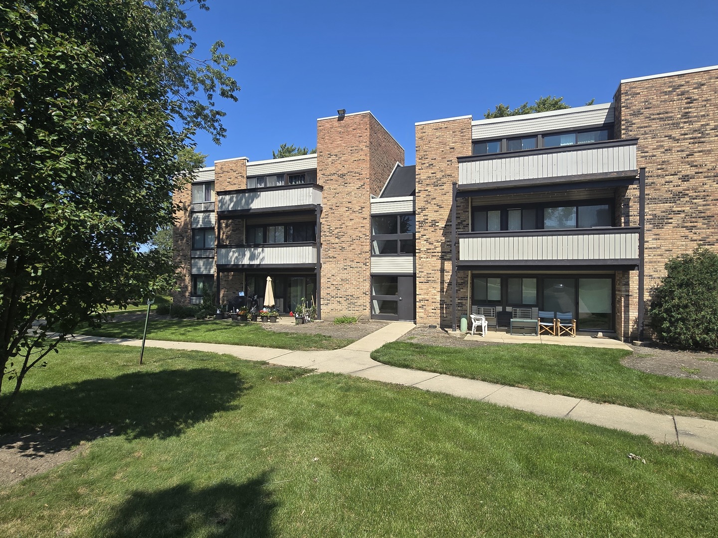 1806 Hemlock Place #106, Schaumburg, IL 60173