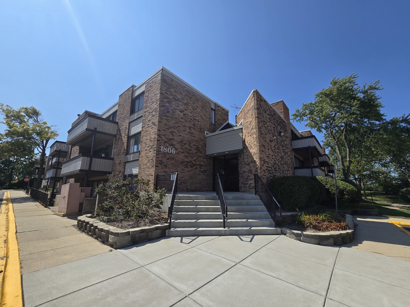 1806 Hemlock Place #106, Schaumburg, IL 60173