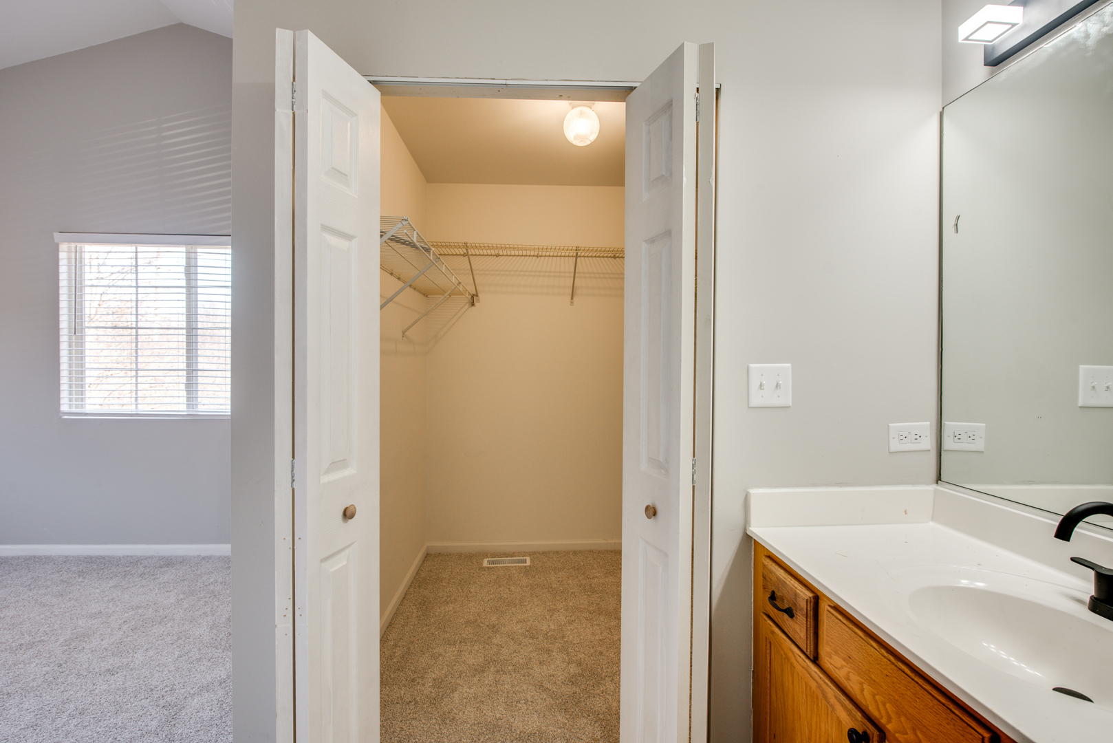 89 Braxton Lane, Aurora, IL 60504