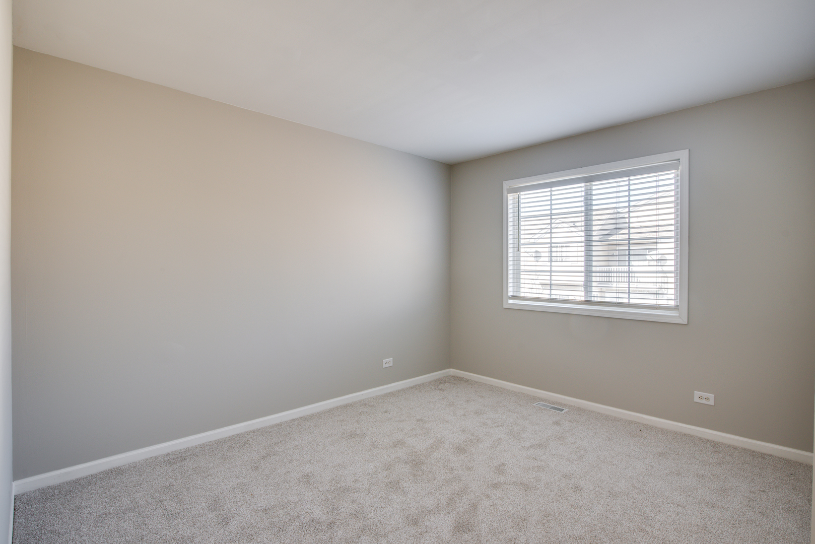 89 Braxton Lane, Aurora, IL 60504