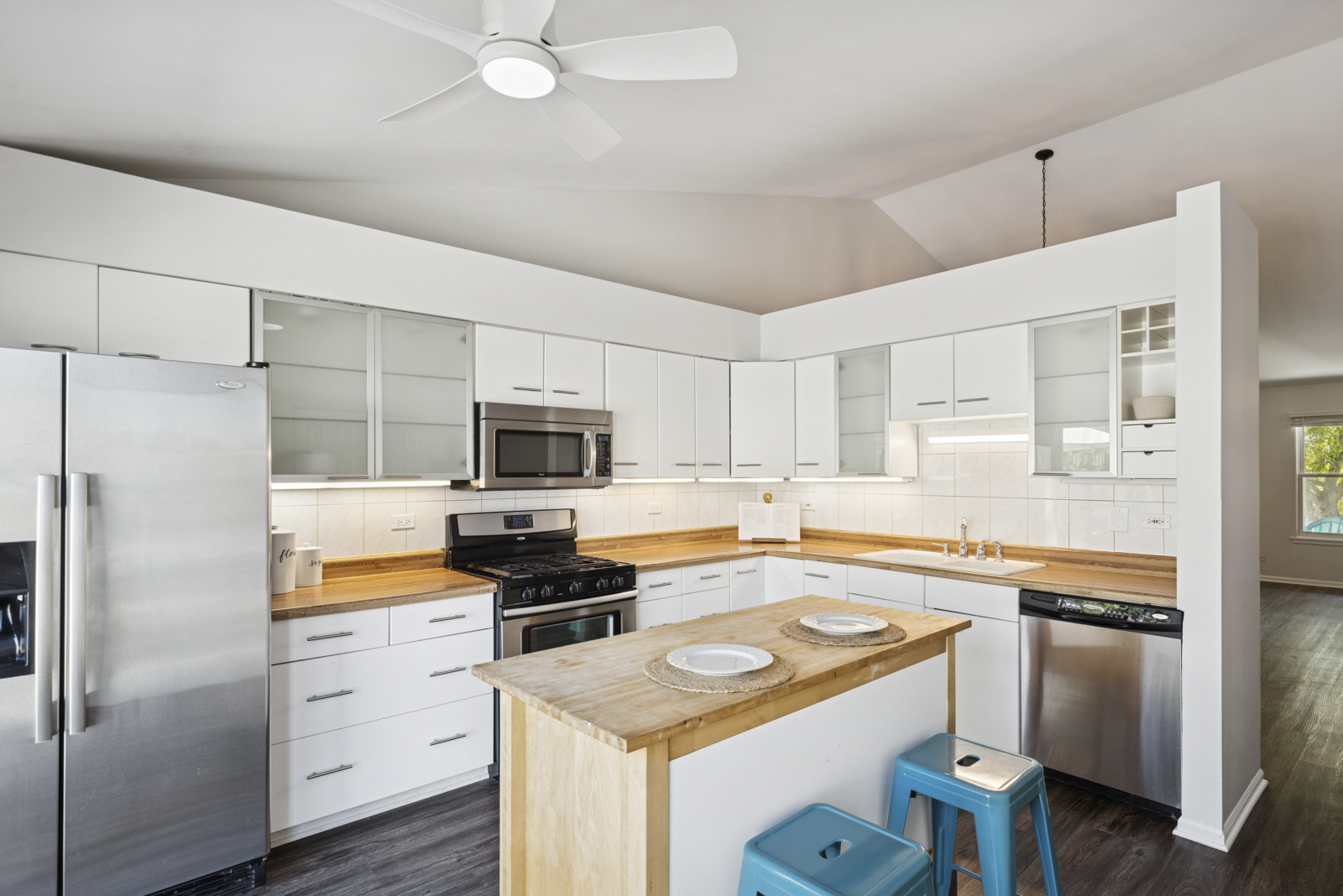 1263 Huntington Drive, Mundelein, IL 60060