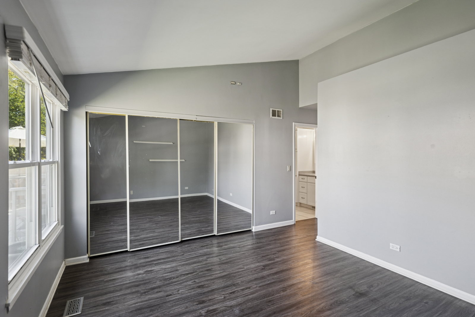 1263 Huntington Drive, Mundelein, IL 60060