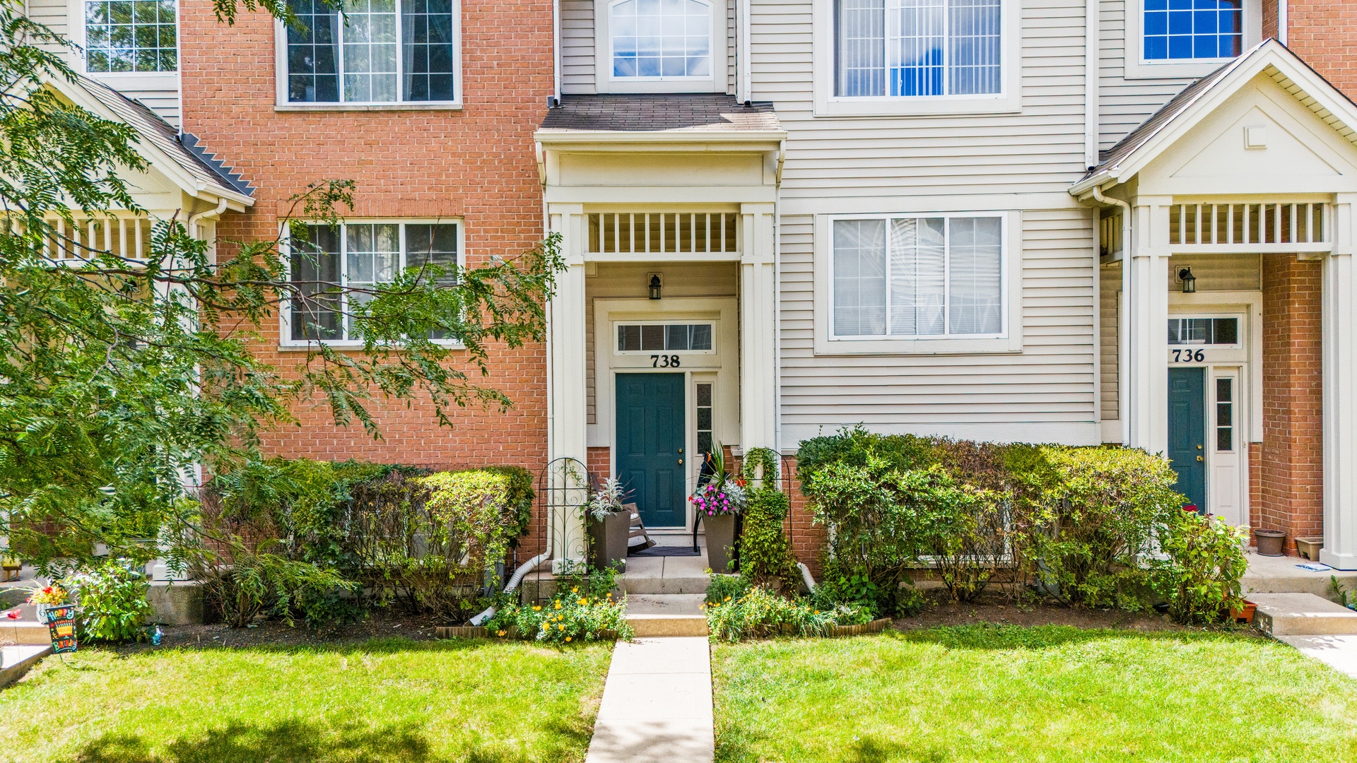 738 Hanbury Drive, Des Plaines, IL 60016