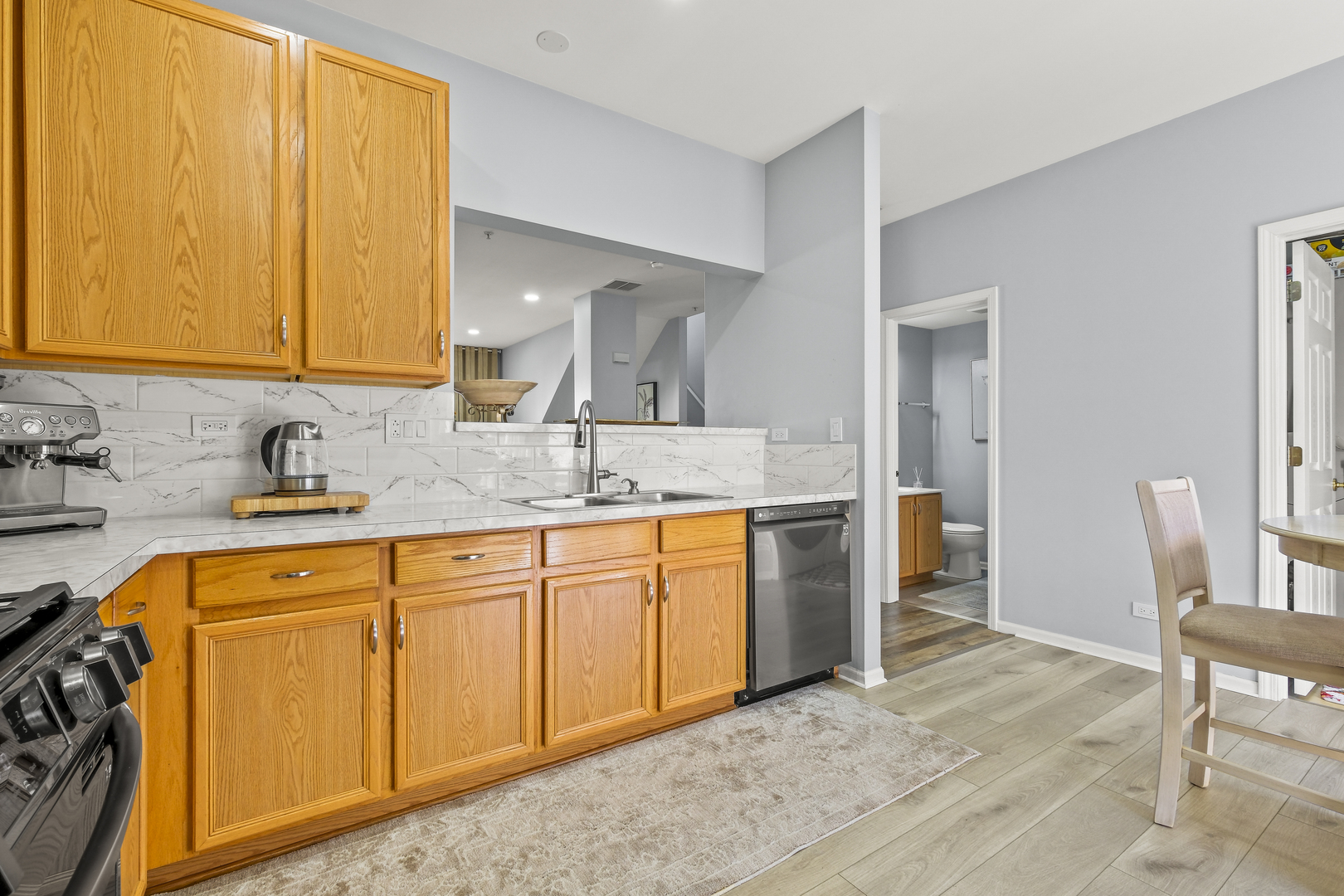 738 Hanbury Drive, Des Plaines, IL 60016