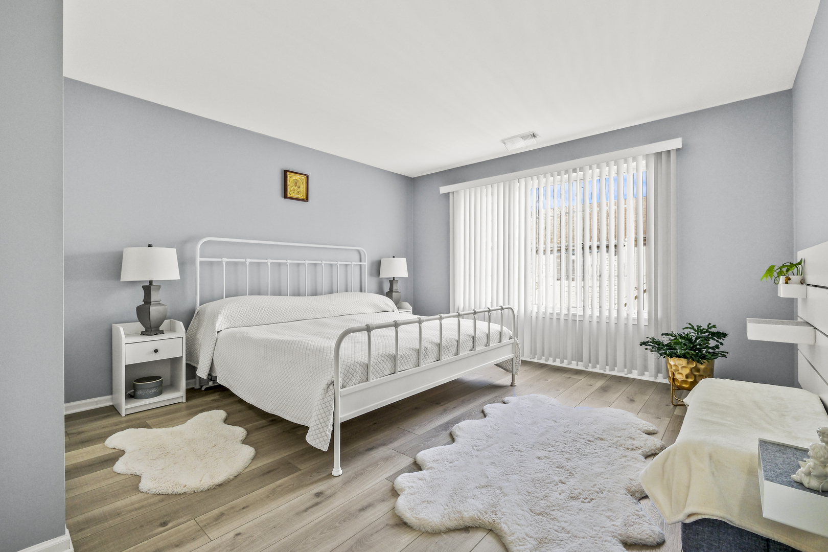 738 Hanbury Drive, Des Plaines, IL 60016