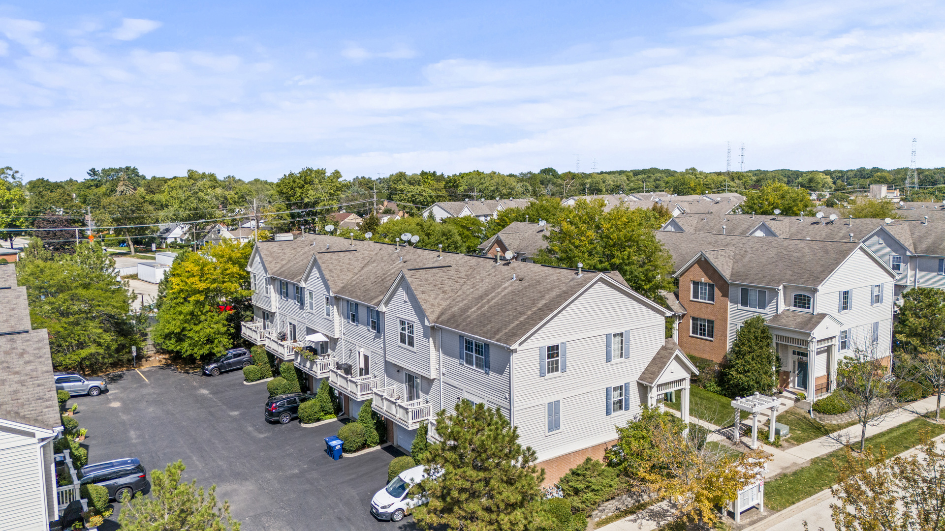 738 Hanbury Drive, Des Plaines, IL 60016