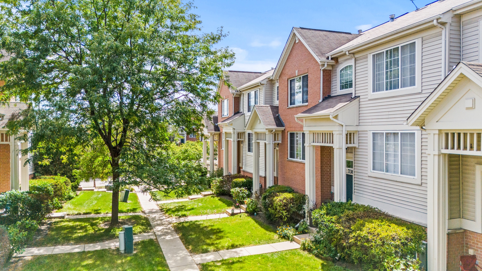 738 Hanbury Drive, Des Plaines, IL 60016