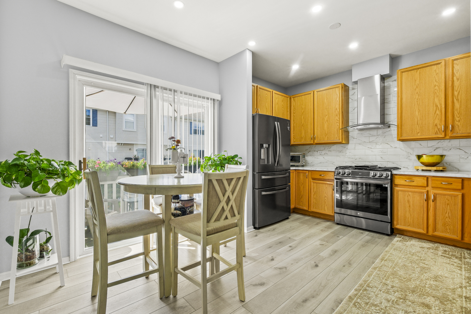 738 Hanbury Drive, Des Plaines, IL 60016