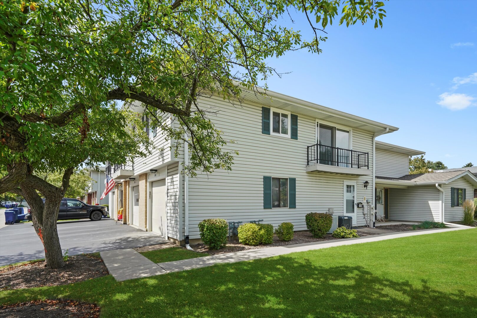 1100 Stoughton Court #1711, Schaumburg, IL 60194