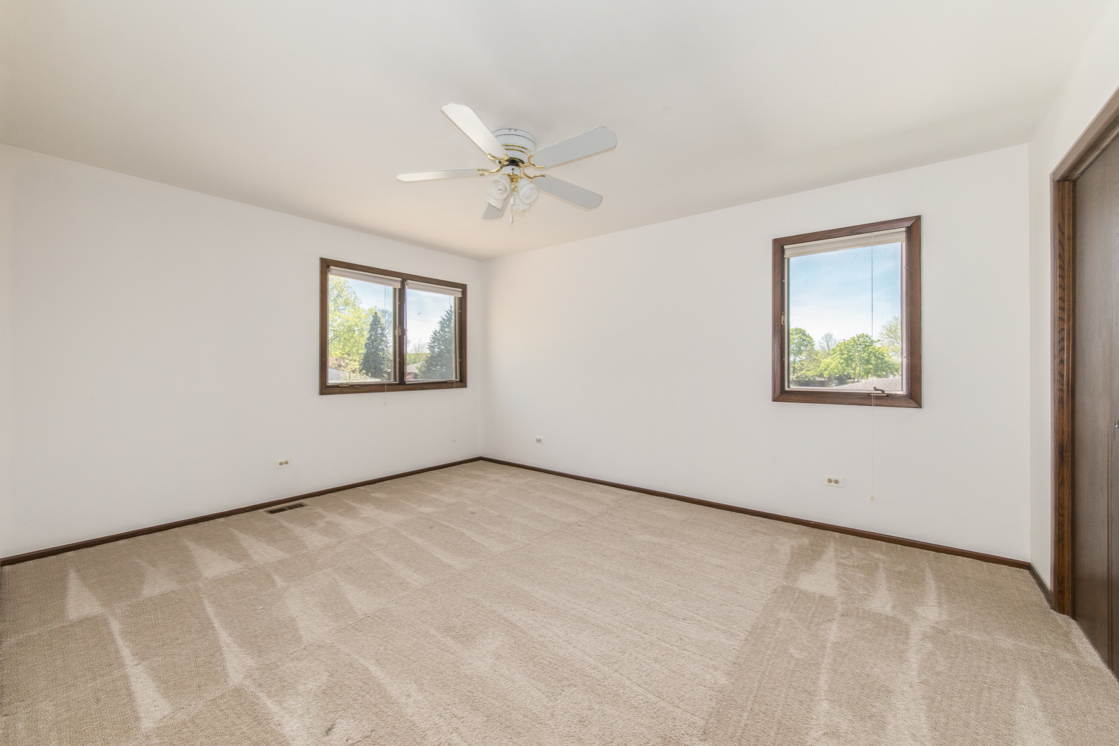 12 James Drive, Westmont, IL 60559