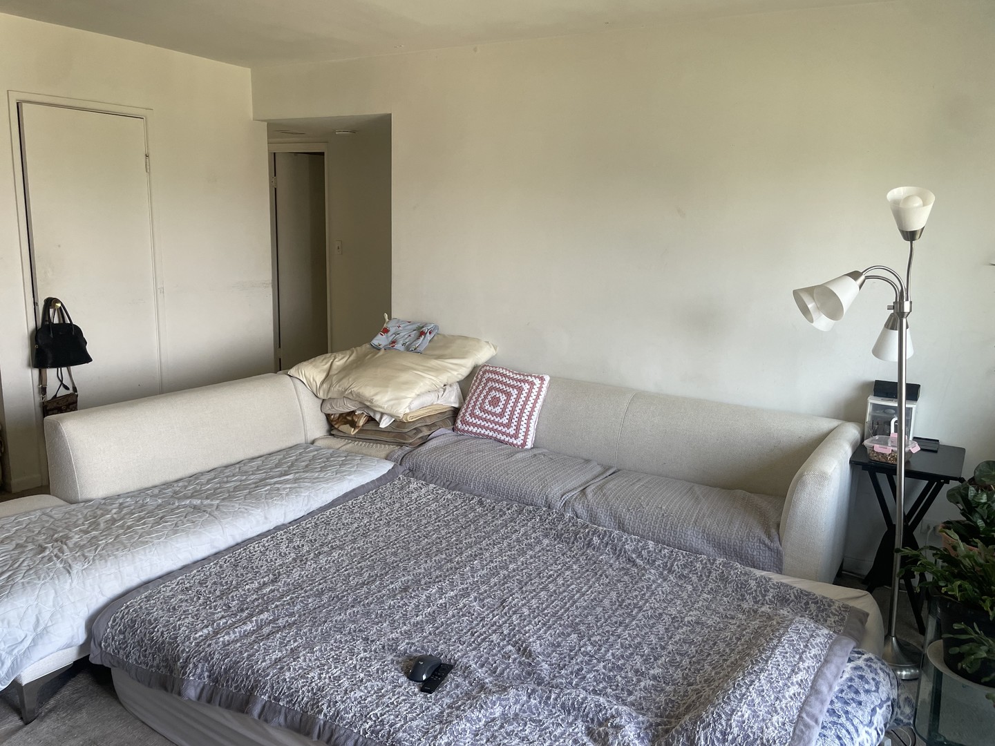 9460 Bay Colony Drive #3N, Des Plaines, IL 60016