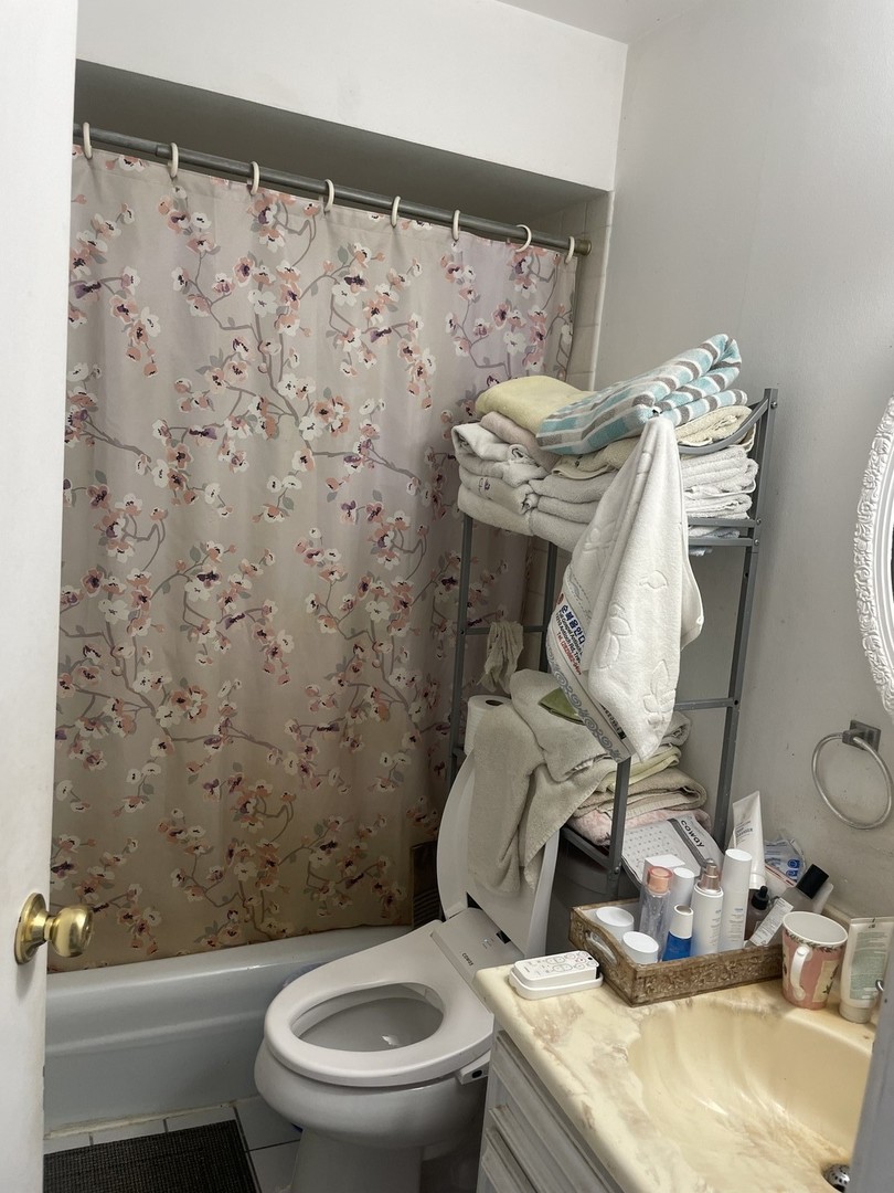 9460 Bay Colony Drive #3N, Des Plaines, IL 60016