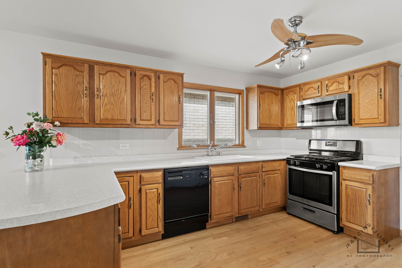 6856 W Montrose Avenue, Harwood Heights, IL 60706