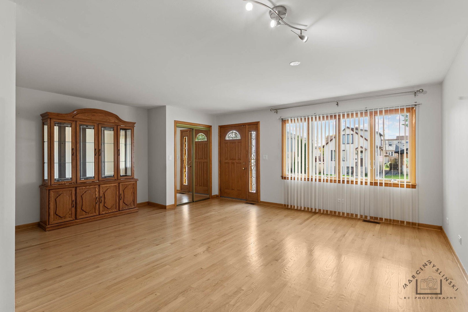 6856 W Montrose Avenue, Harwood Heights, IL 60706