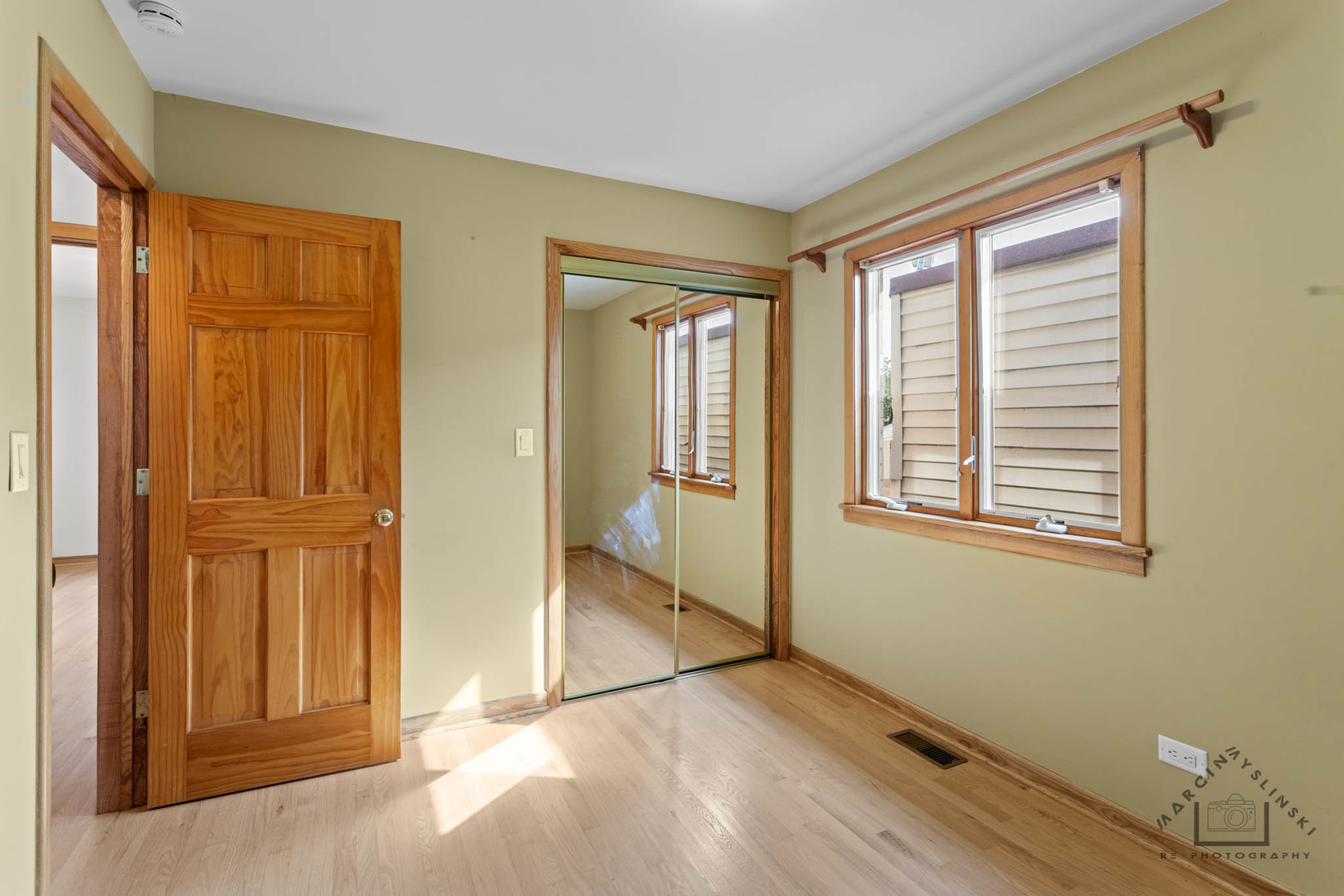 6856 W Montrose Avenue, Harwood Heights, IL 60706