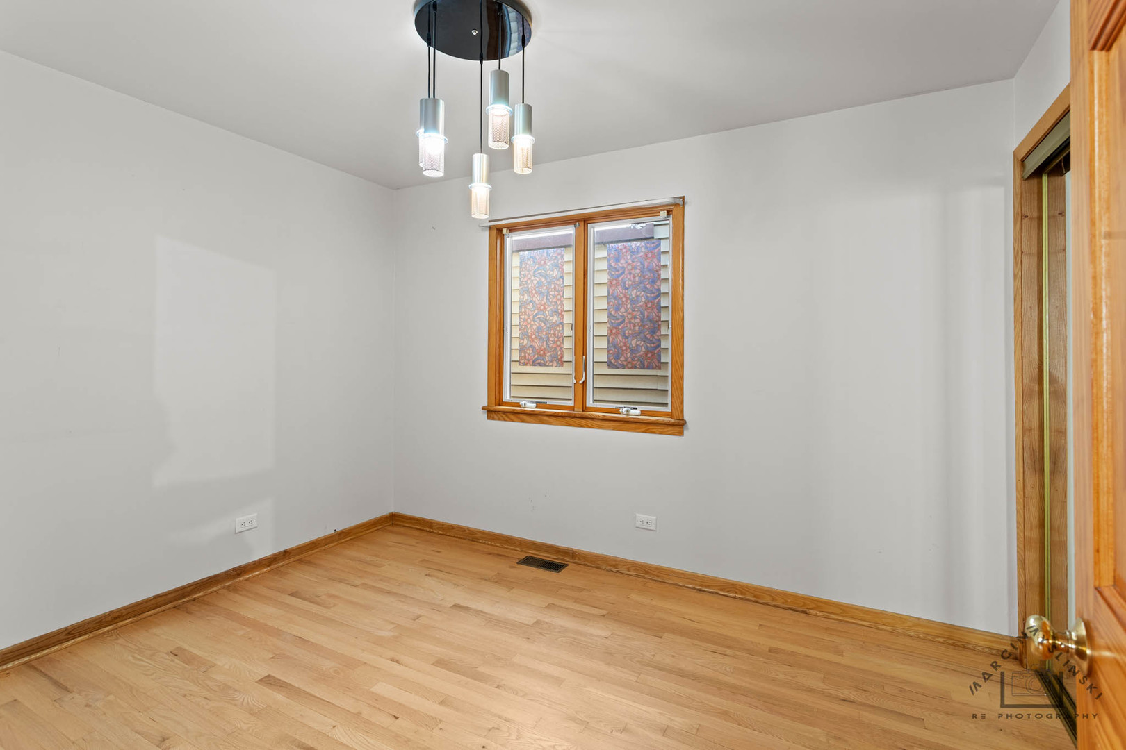 6856 W Montrose Avenue, Harwood Heights, IL 60706