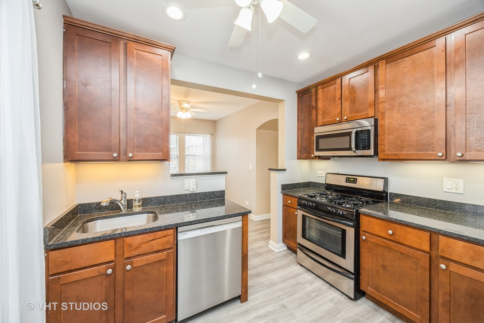 50 Forest Avenue #3S, Riverside, IL 60546