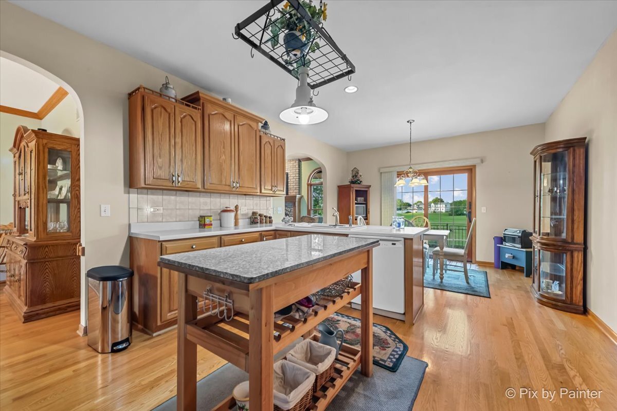 602 Woodside Terrace, Hampshire, IL 60140