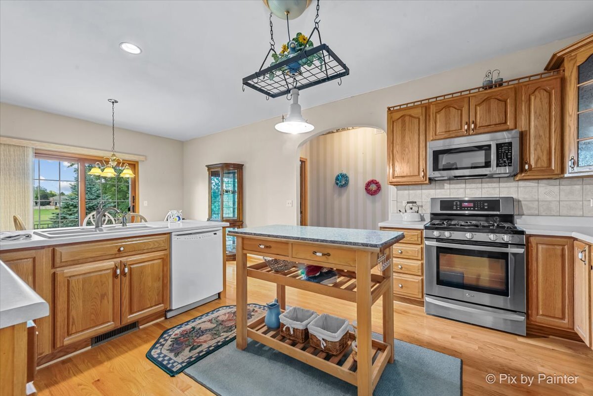 602 Woodside Terrace, Hampshire, IL 60140