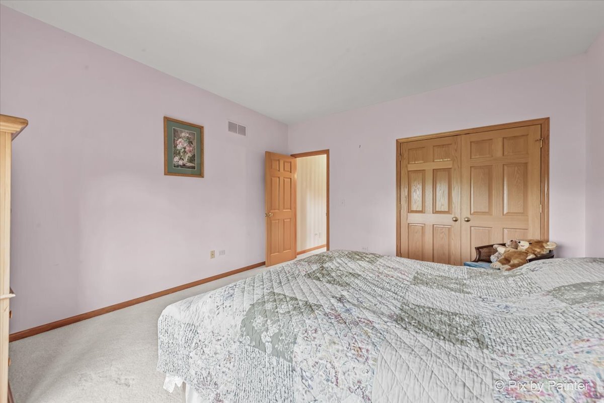 602 Woodside Terrace, Hampshire, IL 60140