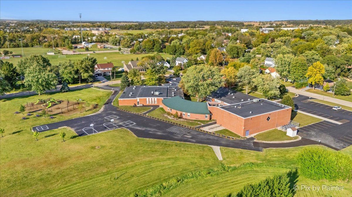 602 Woodside Terrace, Hampshire, IL 60140